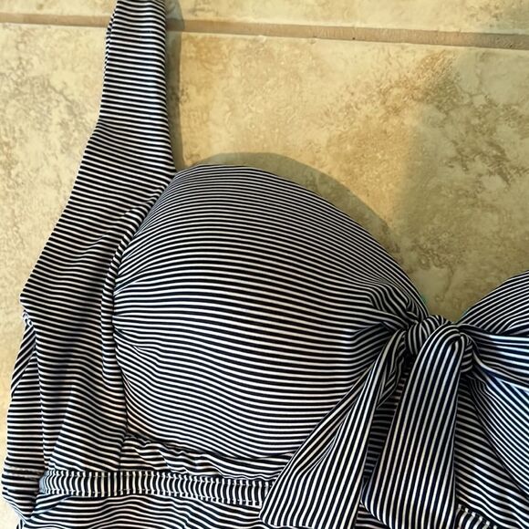 Classic Liz Claiborne Women Small Blue/White Striped Swim Top Adjustable Straps - Picture 3 of 7